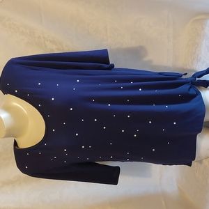 Cha Cha Vente navy blue top. Short sleeve with pearl accent on front. Pre-owned.